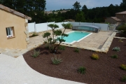 construction abri piscine avec pierres de taille dans les angles - construction murets pierres - Ailhon